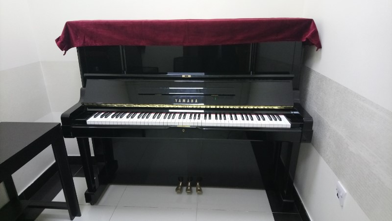 Picture of 'Yamaha Upright Piano YUX Serial Number 3373676'